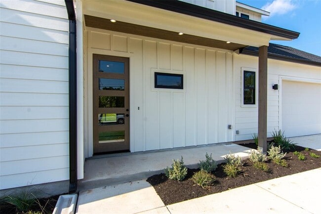 2804 Lawrence Dr in Austin, TX - Building Photo - Building Photo