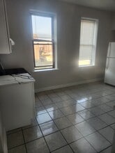 2326 S Homan Ave, Unit 2R in Chicago, IL - Building Photo - Building Photo