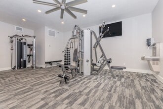 Fox Point Apartments in Tucson, AZ - Building Photo - Building Photo