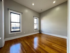 323 Lincoln Pl in Brooklyn, NY - Foto de edificio - Building Photo