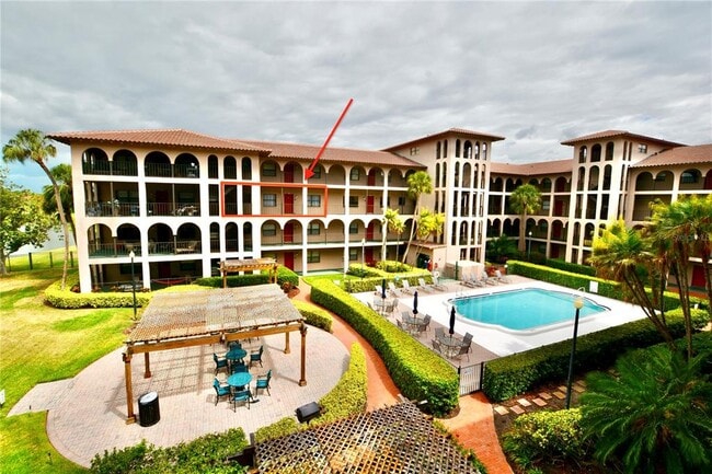 property at 6150 Gulfport Blvd S