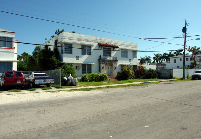 567 NE 82nd Ter in Miami, FL - Foto de edificio - Building Photo