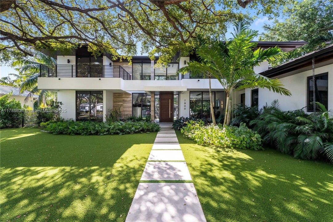 7900 SW 57th Ct in South Miami, FL - Foto de edificio