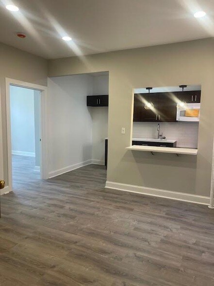 1443 White Plains Rd in Bronx, NY - Building Photo - Building Photo