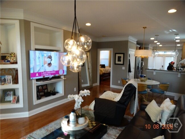 property at 323 Lakeview Dr
