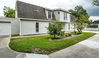 14319 Henry Rd in Houston, TX - Building Photo