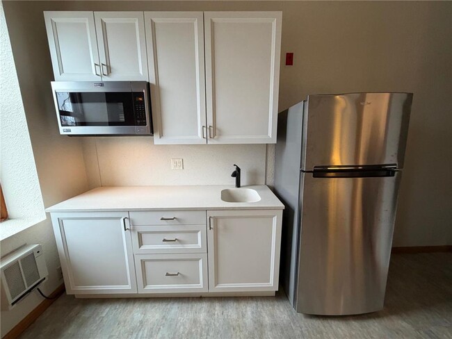 542 Benson Ave SW in Willmar, MN - Building Photo - Building Photo