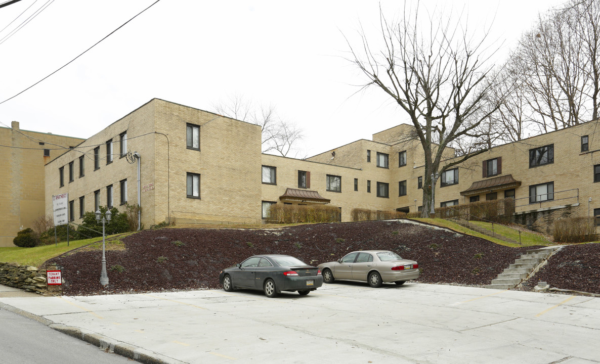 Lincoln Terrace in Pittsburgh, PA - Building Photo