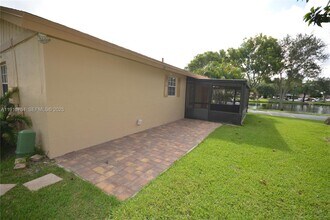 2119 Nova Village Dr in Davie, FL - Building Photo - Building Photo