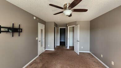 2349 Rolling Hills Dr in Covington, KY - Building Photo - Building Photo