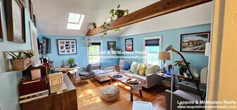 4R Shepard St, Unit 4R in Boston, MA - Building Photo