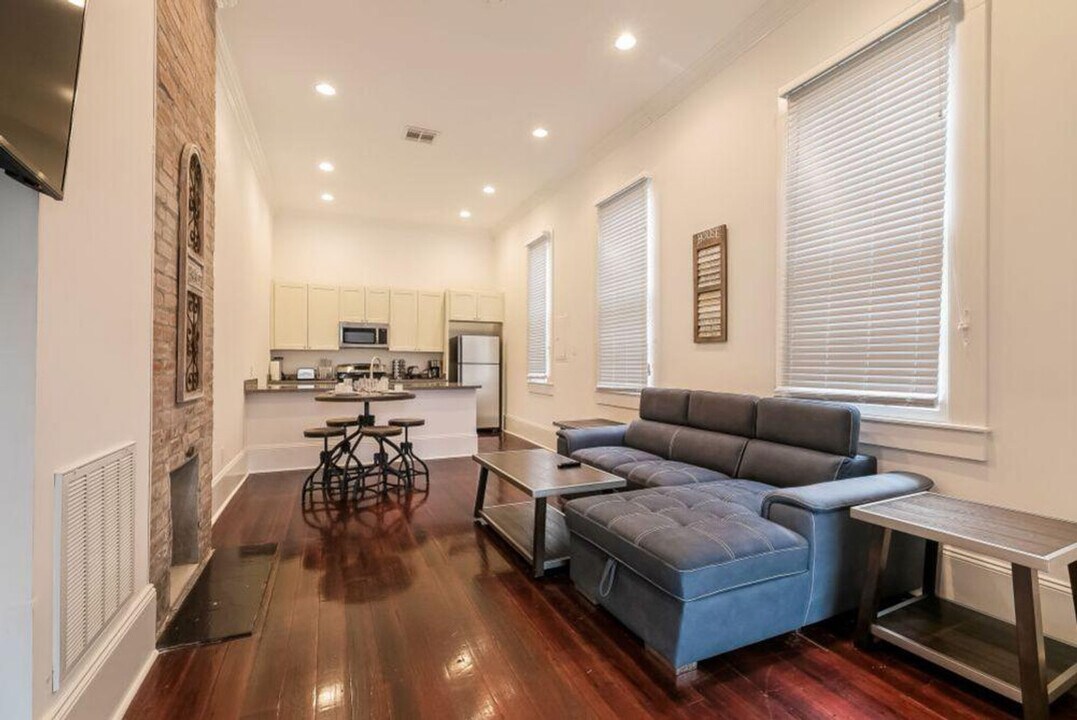 1523 Carondelet St in New Orleans, LA - Building Photo