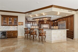 9101 Alta Dr in Las Vegas, NV - Building Photo