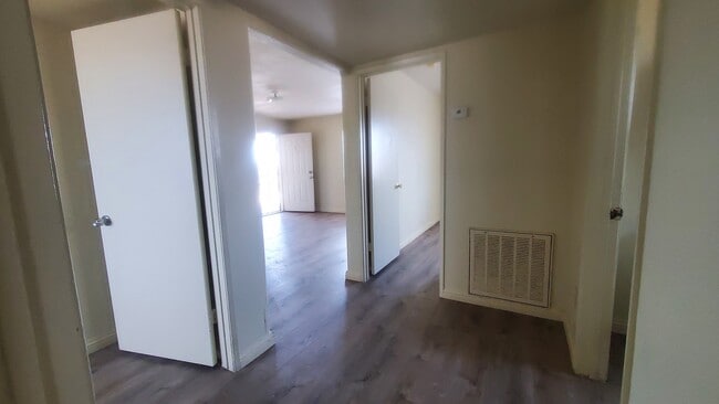 445 E Hamilton Ave, Unit 2 in El Centro, CA - Foto de edificio - Building Photo