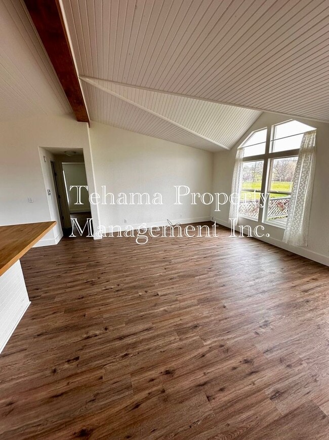 14175 St Mary's Ave in Red Bluff, CA - Building Photo - Building Photo