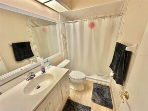 256 Windmeadows St in Altamonte Springs, FL - Building Photo - Building Photo