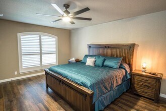 5323 Dannelly Field in San Antonio, TX - Building Photo - Building Photo