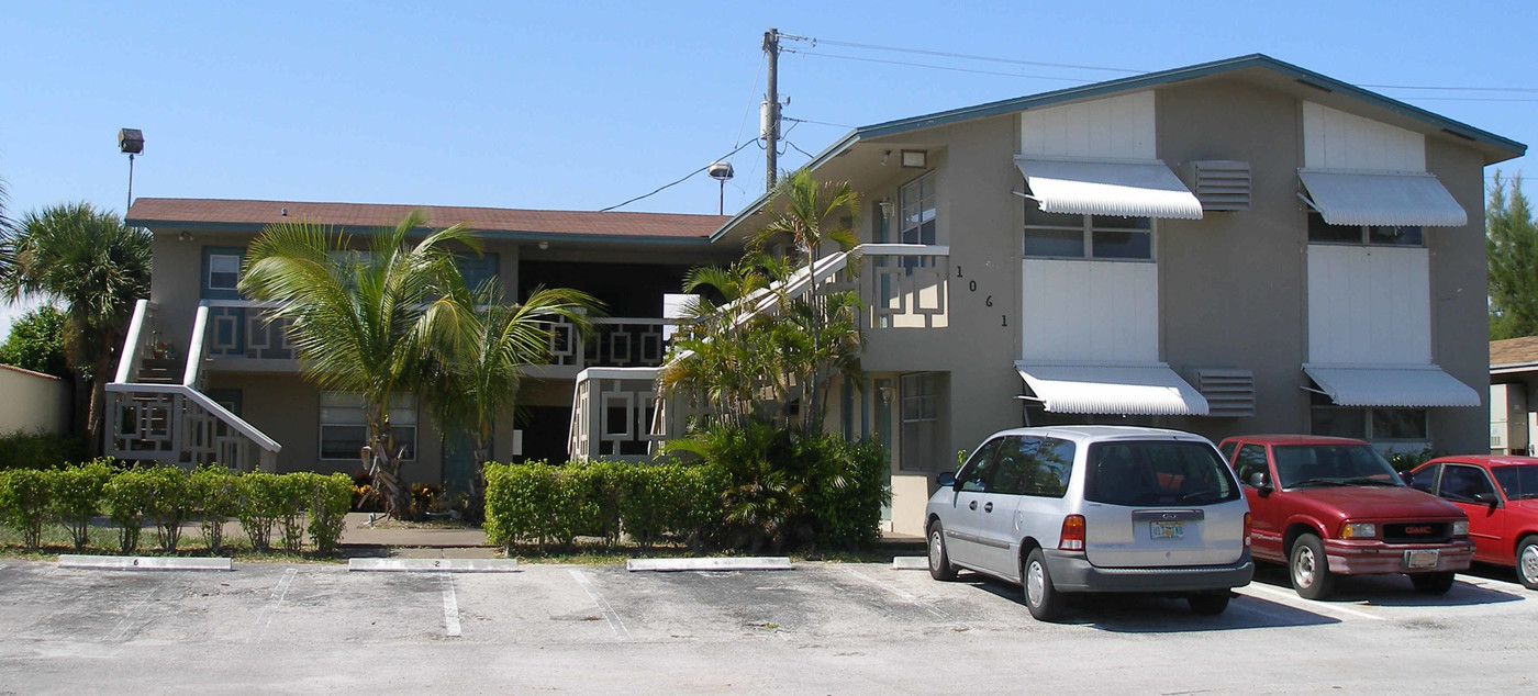 1061 NE 23rd Ter in Pompano Beach, FL - Foto de edificio
