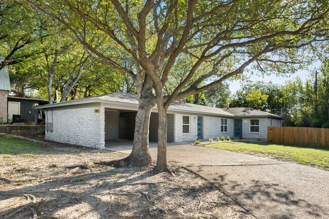 2303 Metcalfe Rd in Austin, TX - Building Photo - Building Photo