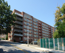 1-11 Balint Dr in Yonkers, NY - Building Photo - Building Photo