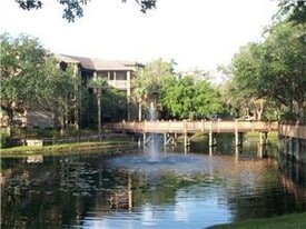 490 N Pin Oak Pl in Longwood, FL - Building Photo