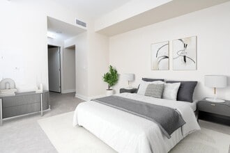 Trestle in Monrovia, CA - Foto de edificio - Building Photo