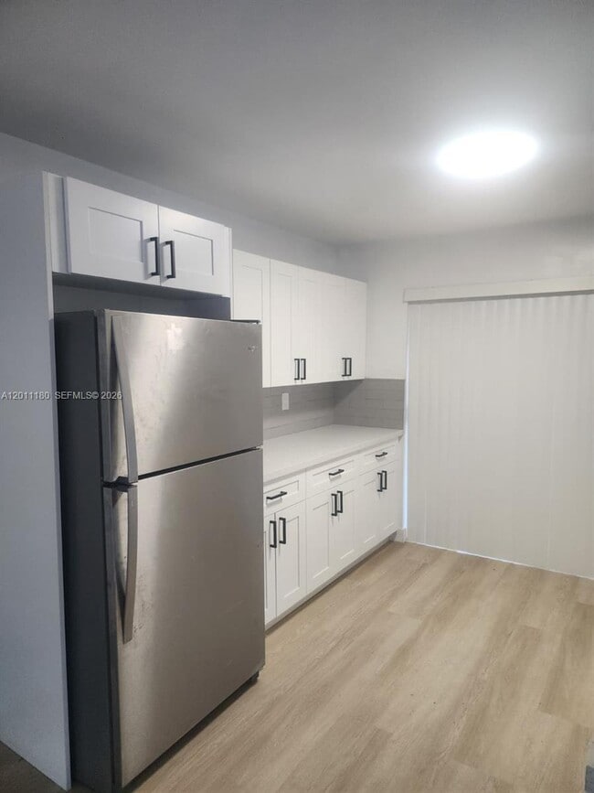1180 NE 185th St in Miami, FL - Building Photo - Building Photo