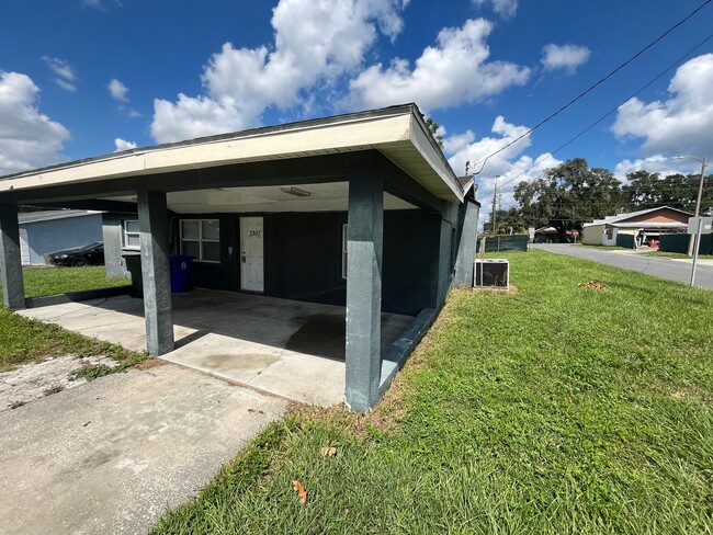 1301 W Walnut St in Lakeland, FL - Foto de edificio - Building Photo