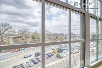 925 N Garfield St, Unit FL4-ID490 in Arlington, VA - Building Photo - Building Photo