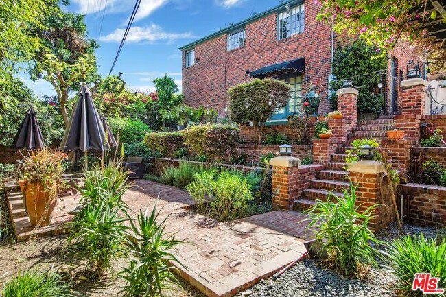 property at 1942 Normandie Ave