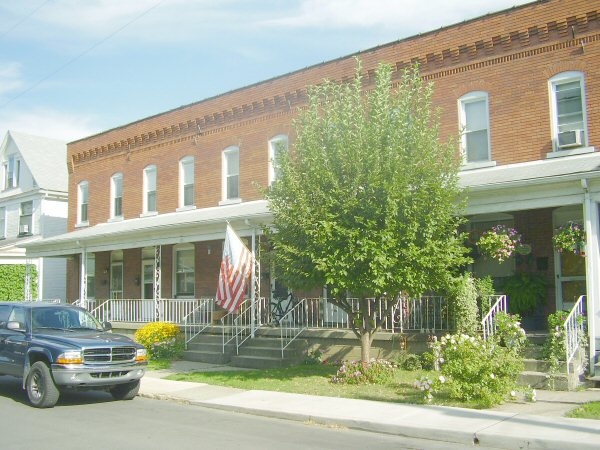 102-110 Rebecca St in Kittanning, PA - Foto de edificio