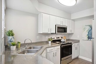 Vista Sureno in Phoenix, AZ - Foto de edificio - Building Photo