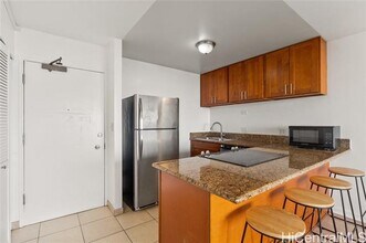 3045 Ala Napuaa Pl in Honolulu, HI - Foto de edificio - Building Photo