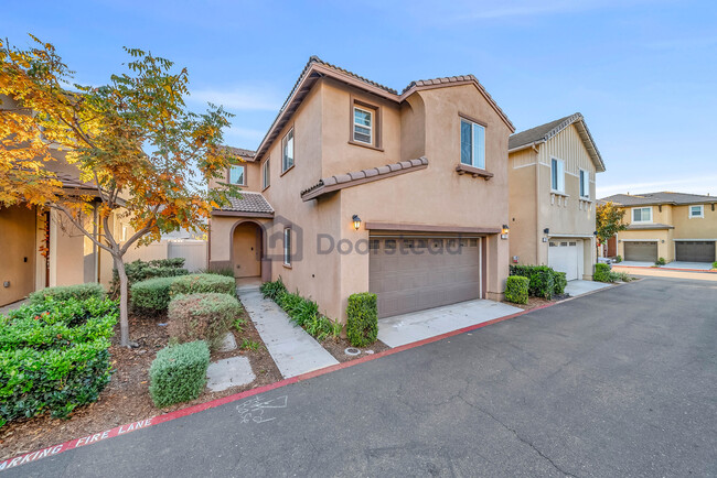 333 Dun Blazer Way in Fallbrook, CA - Foto de edificio - Building Photo