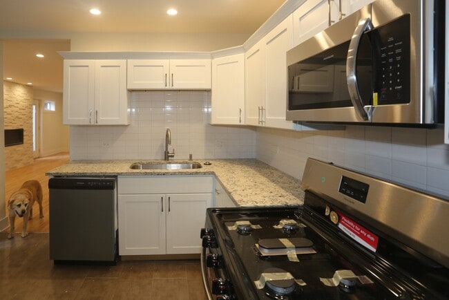 1637 N Clybourn Ave, Unit CH2 in Chicago, IL - Foto de edificio - Building Photo