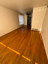 1297 Reavis Barracks Rd in St. Louis, MO - Building Photo