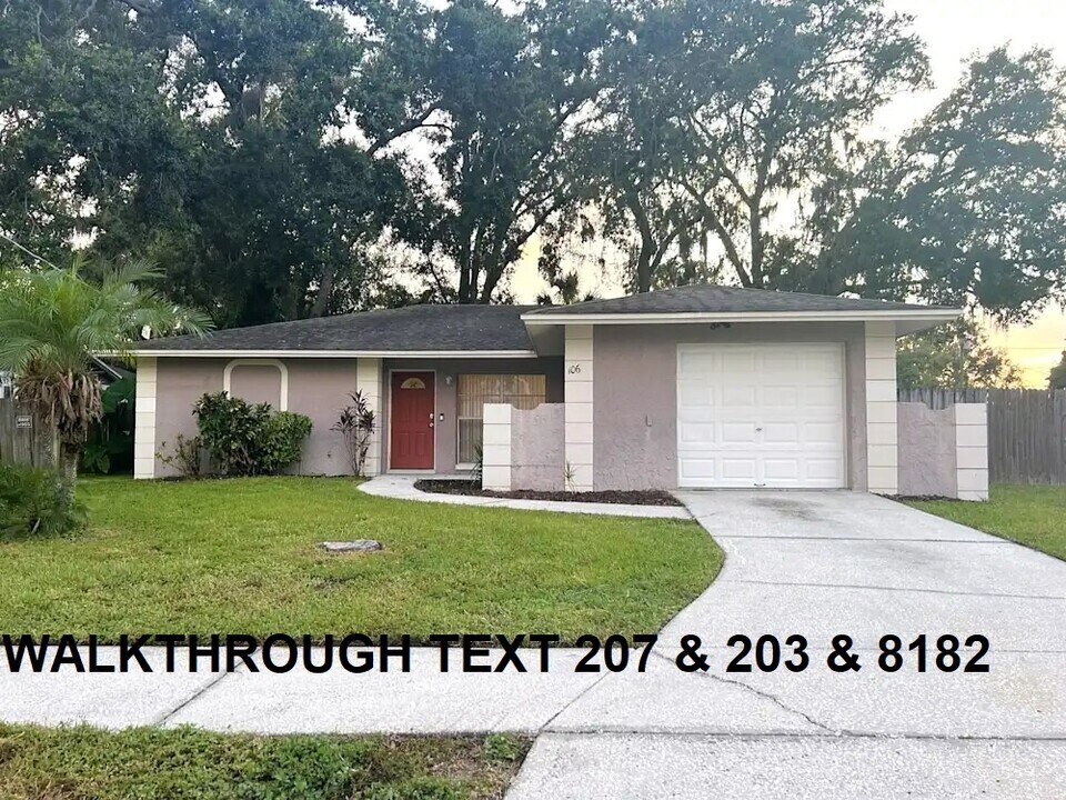 135 Euclid Loop in Seffner, FL - Building Photo