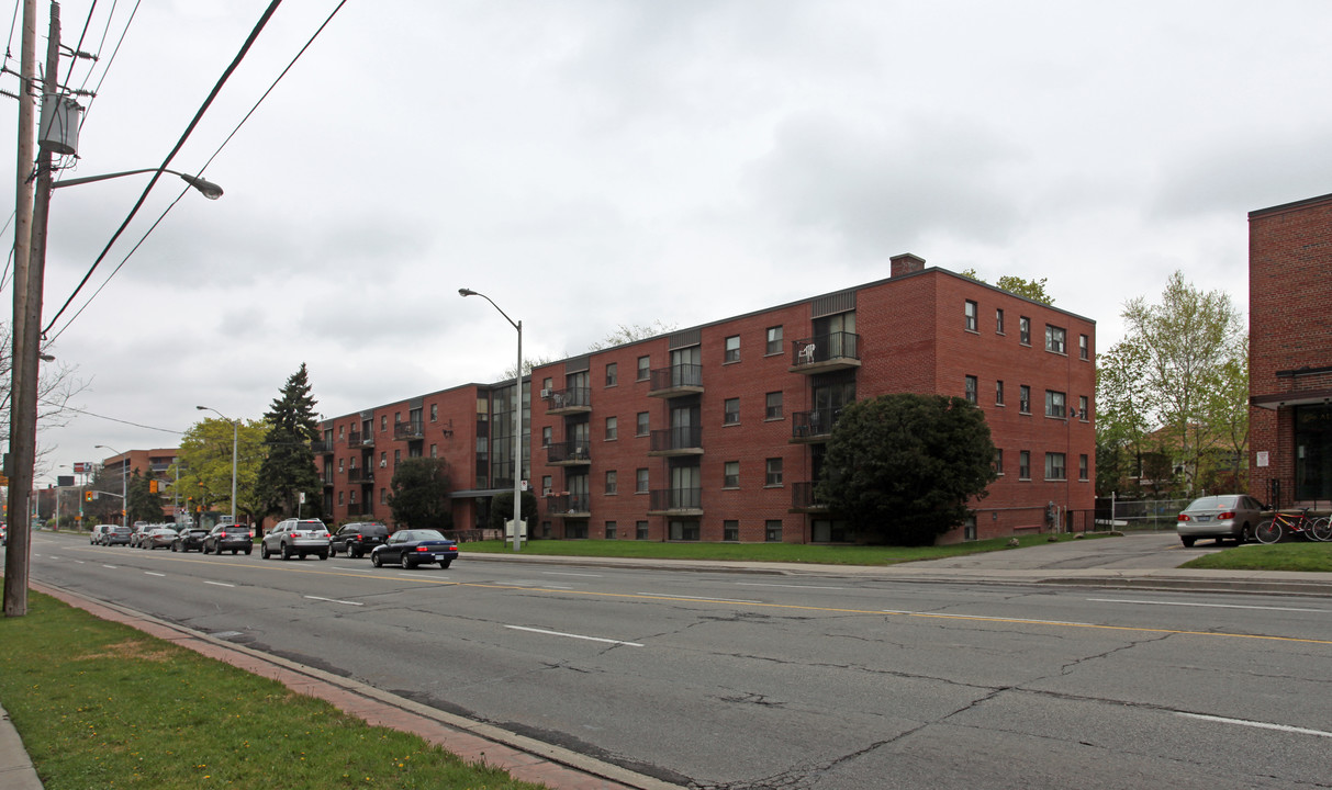 Ronald Apartments in Toronto, ON - Building Photo