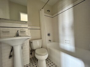 166 Second Avenue, Unit 8C in New York, NY - Building Photo - Building Photo