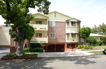 1015 Spazier Ave in Burbank, CA - Building Photo - Building Photo