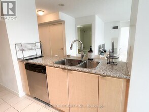 11 Brunel Ct in Toronto, ON - Building Photo - Building Photo