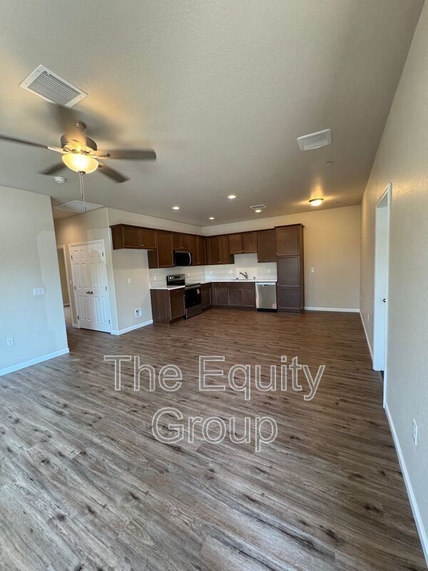 3614 S County Center Dr in Visalia, CA - Building Photo - Building Photo