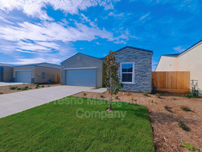 1004 Atlantica Dr S in Madera, CA - Building Photo - Building Photo