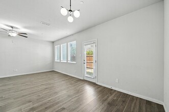 1102 Bowie Dr in Lewisville, TX - Building Photo - Building Photo