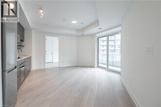 2501 Saw Whet Blvd. in Oakville, ON - Building Photo - Building Photo