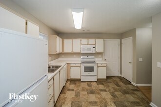 821 Blazingwood Dr in Greensboro, NC - Building Photo - Building Photo