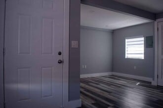 1652 NW 1st St, Unit 2 in Miami, FL - Building Photo - Building Photo