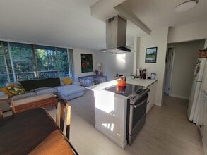 2020 Fullerton Ave in North Vancouver, BC - Building Photo - Building Photo