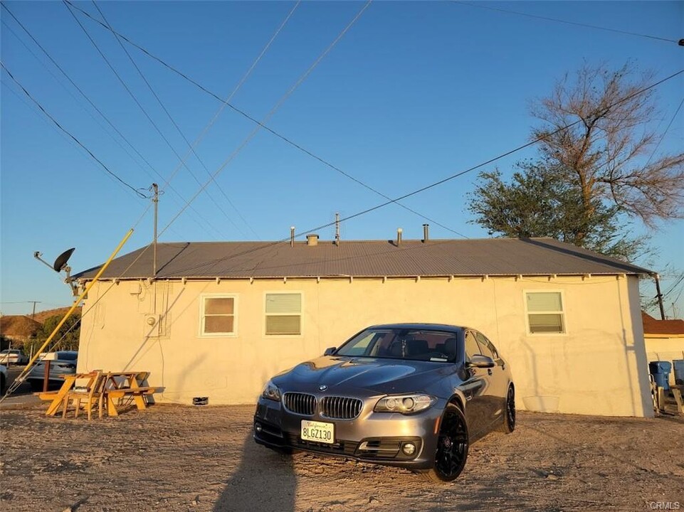 501 Hutchison St in Barstow, CA - Building Photo