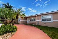 333 SE 3rd Ave in Dania Beach, FL - Foto de edificio - Building Photo